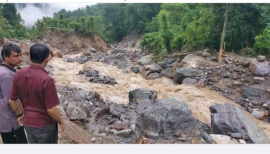 बाढीले १२ किलोवाटको  लघु जलविद्युत् आयोजना बगायो