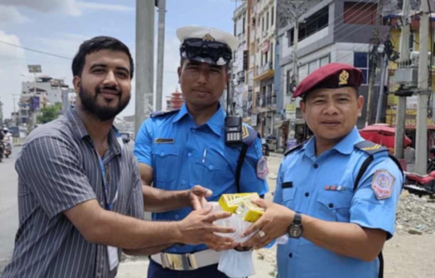विद्यार्थी गौतमद्वारा प्रहरीकालागि मिनरल वाटर र फ्रुटी वितरण