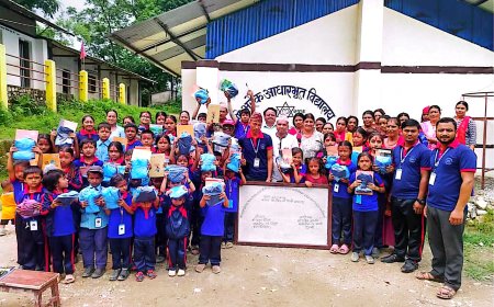 पौडेलद्वारा विद्यालयलाई ५१ हजार आर्थिक सहयोग