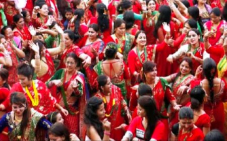 सनातन धर्मावलम्बी महिलाहरु आज उमामहेश्वरको व्रत तथा पूजा-आराधना गरी तीज पर्व मनाउँदै