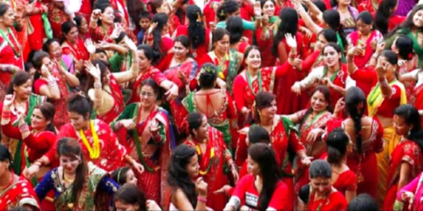 सनातन धर्मावलम्बी महिलाहरु आज उमामहेश्वरको व्रत तथा पूजा-आराधना गरी तीज पर्व मनाउँदै